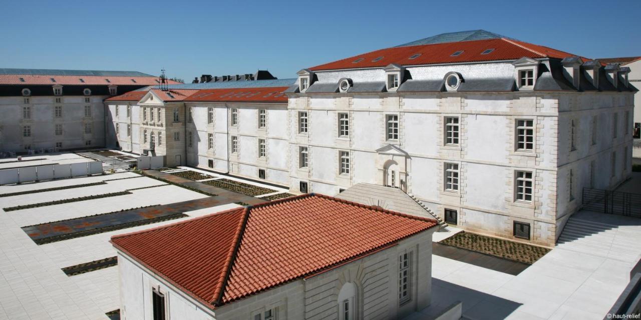 Residence De L'Arsenal Royal - Meubles De Tourisme روشفور المظهر الخارجي الصورة