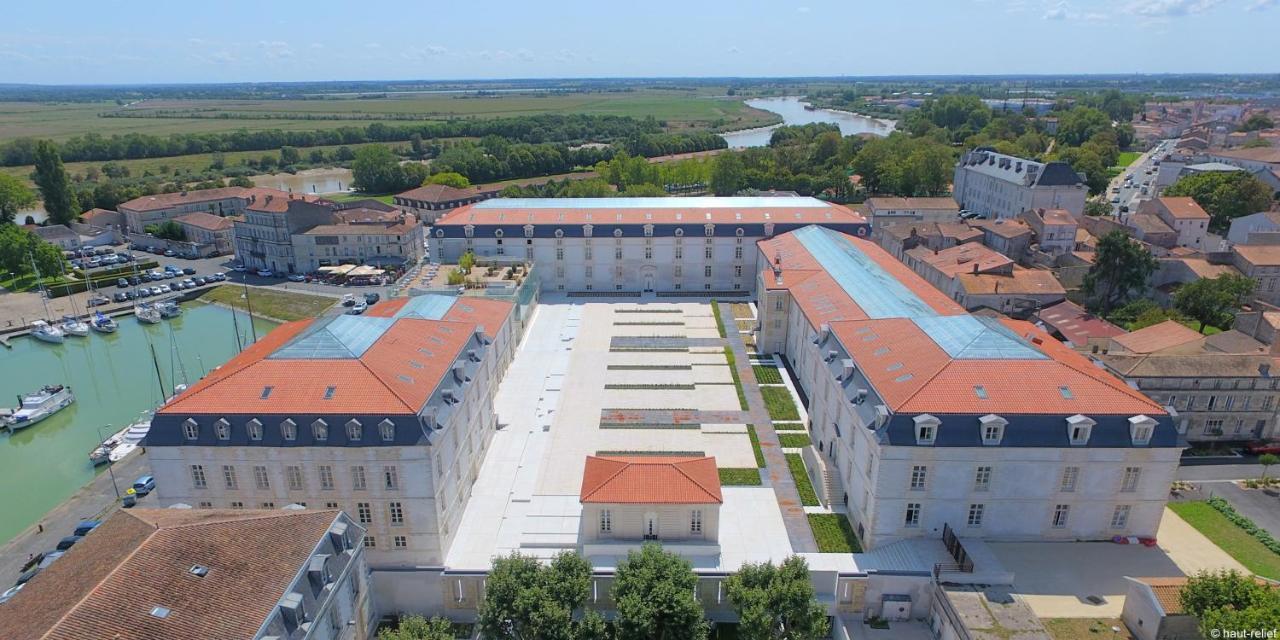 Residence De L'Arsenal Royal - Meubles De Tourisme روشفور المظهر الخارجي الصورة
