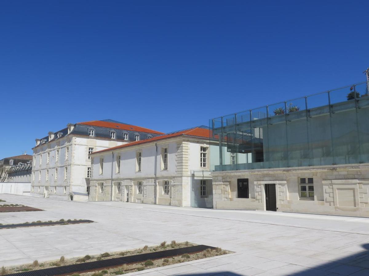 Residence De L'Arsenal Royal - Meubles De Tourisme روشفور المظهر الخارجي الصورة