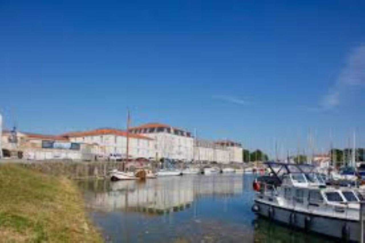 Residence De L'Arsenal Royal - Meubles De Tourisme روشفور المظهر الخارجي الصورة